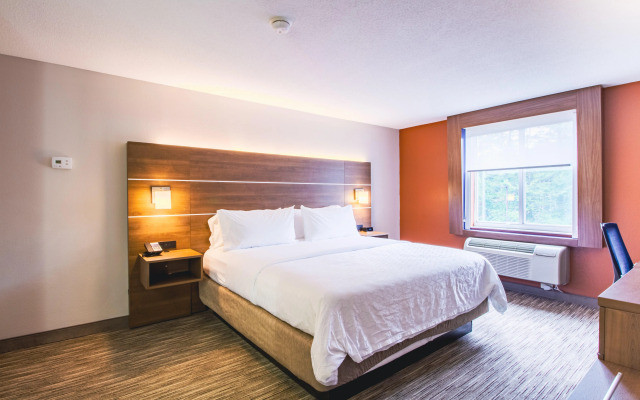 Holiday Inn Express & Suites Lincoln East - White Mountains by IHG