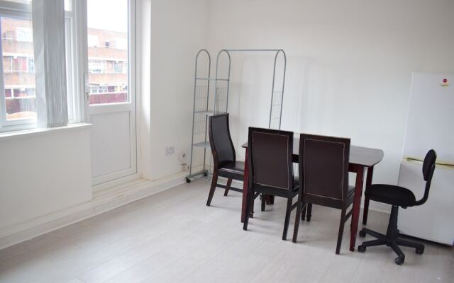 Spacious 3 Bedroom Shadwell Flat