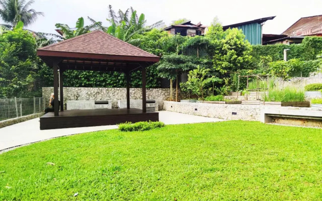 Maxine Suites