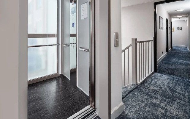 Boutique Hotel First City