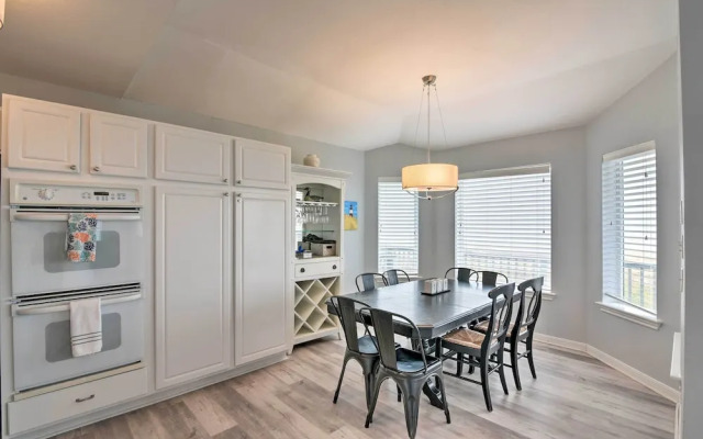Oceanfront Galveston Home - Walk to Beach!
