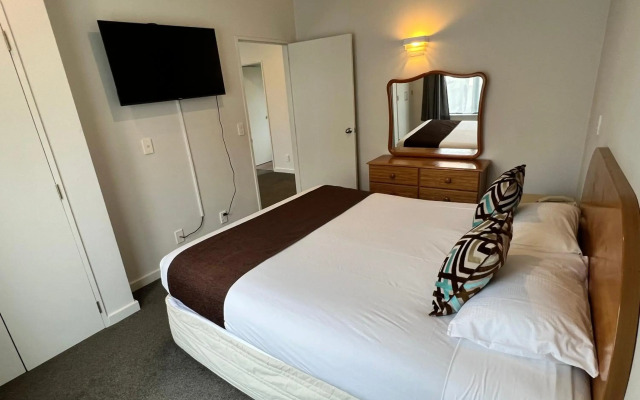 Bush Inn Court Motel