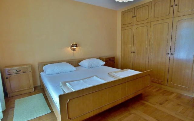 Ivans - With Parking - A1