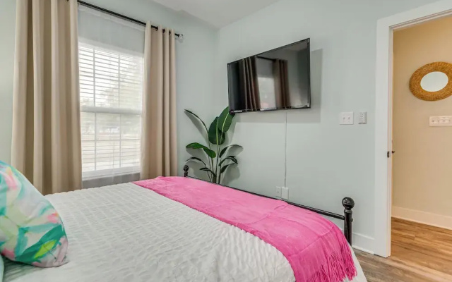 1 Mi to Dtwn: Pet-friendly Pensacola Getaway!