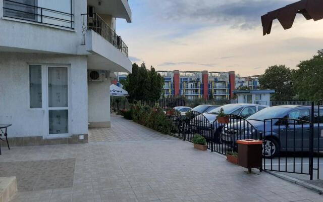 Azuro Aparthotel Sunny Beach