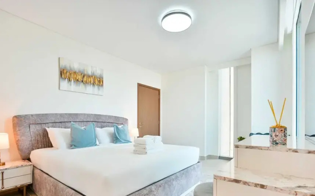 LUX 52 42 Deluxe Marina view suite