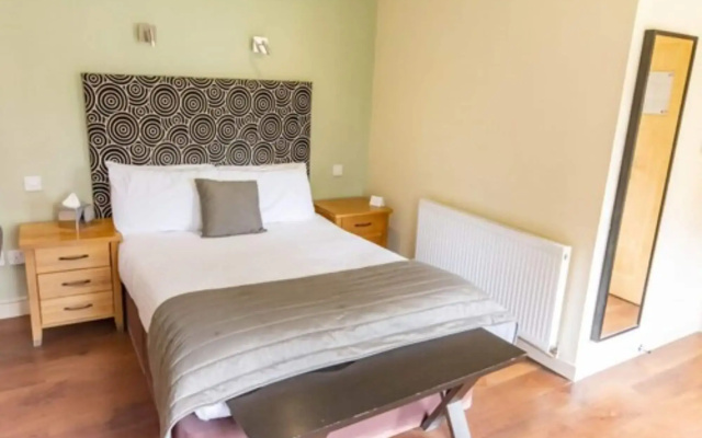 Отель Great Hallingbury Manor