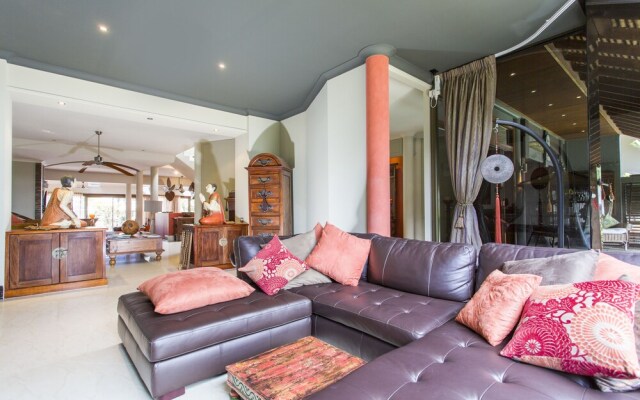 Bali Island Villa in Surfers Paradise