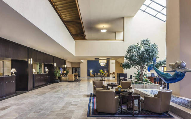 Sheraton Norfolk Waterside Hotel