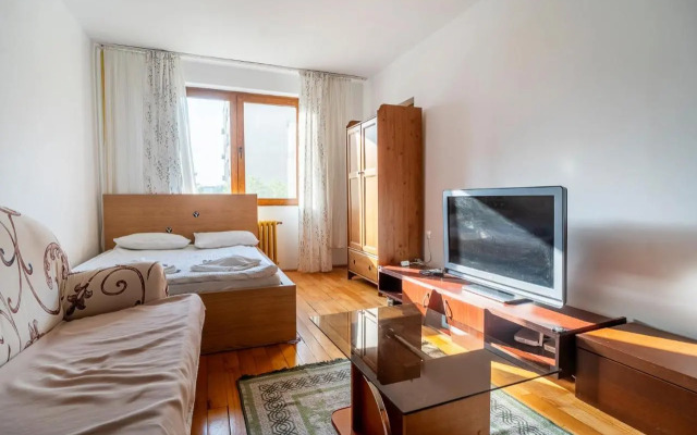 Rustic & Spacious 3br Apartment
