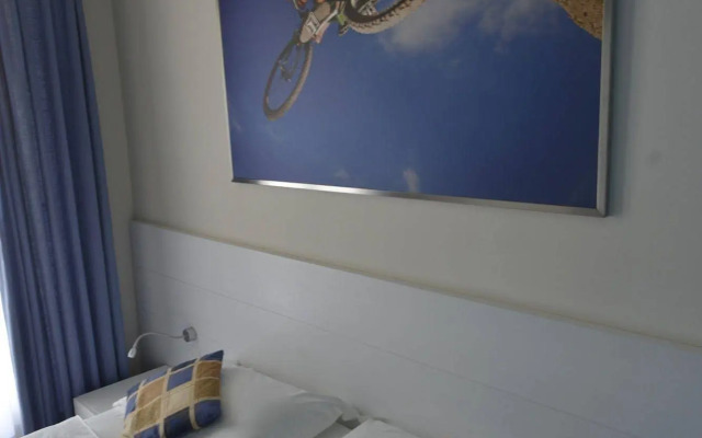 Hi Hotels Torbole Pool & Spa