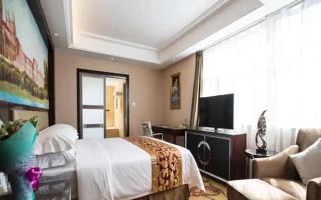 Vienna International Hotel (Zhumadian Huayuan Xuefu)