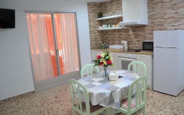 Beautiful 1 Bedroom Apartment With Gallery and Air Conditioning Cb6yr