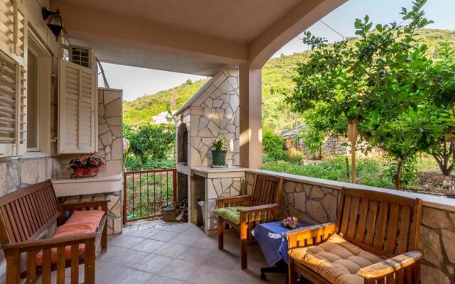 Divna Apartments and Rooms