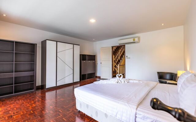 4 BR Townhouse in Great Location BSS