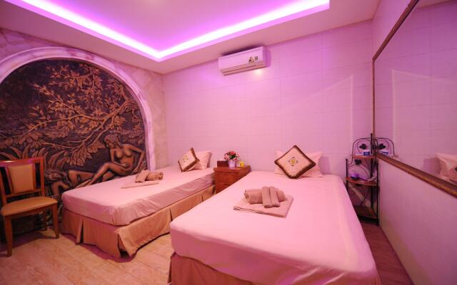A25 Luxury Hotel