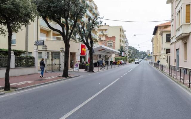 ALTIDO Homey 2-BR Family Flat next to the beach