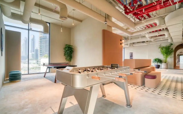 Modern 1BR w Balcony in Business Bay