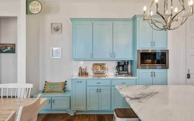 Tidewater 4 Bedroom Home by RedAwning