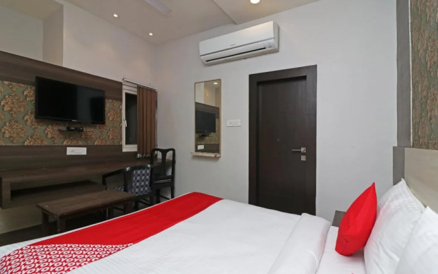 OYO 7044 Hotel Megha