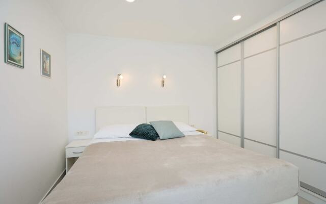 Hedera Estate, Hedera A10