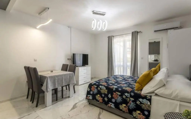 Royal Platinum Studio Apartment