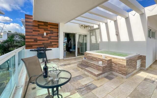 Gorgeous 1 BR PH Apartment w Jacuzzi