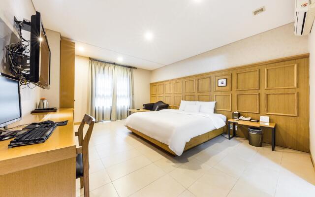 F HOTEL Yeongdeungpo