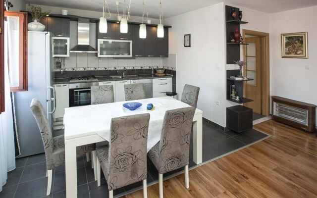 Amazing Apartment in Splitska With 2 Bedrooms and Wifi