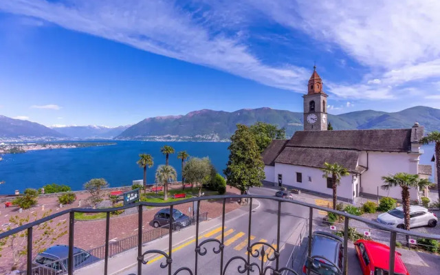 Yellow View Apartment