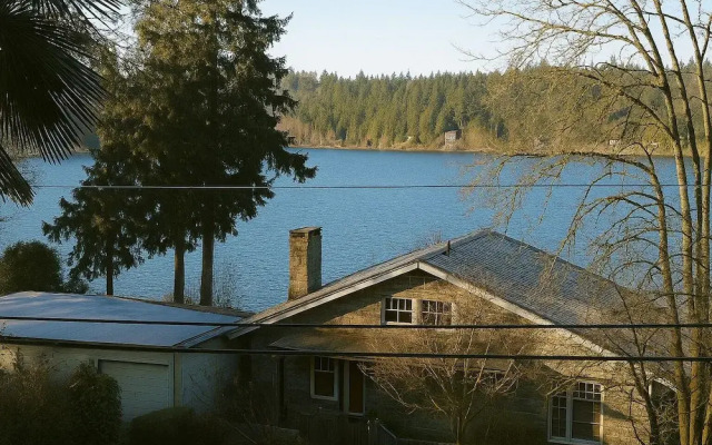 Luxury 180 degree Lake View