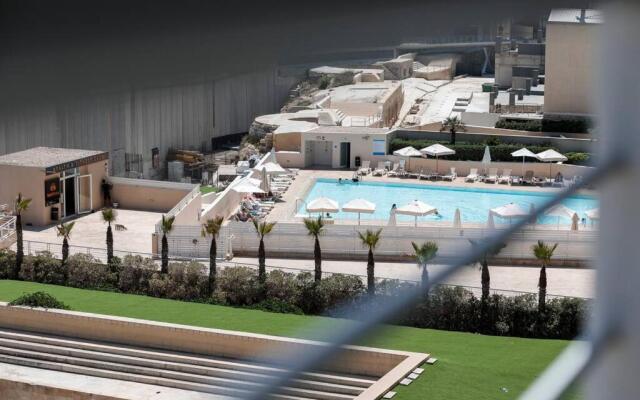 PRIME AREA Seafront 3Bed Sliema with pool FL502