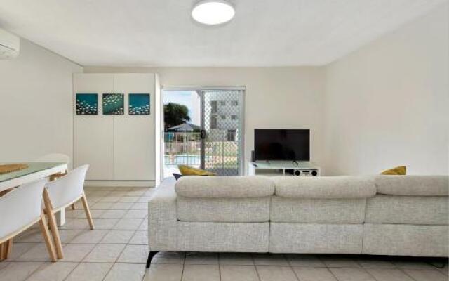 Beachcomber Unit 4,- Beachside Unit -