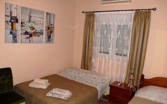 Home With Small Pool Near Athens, Easily Accessible by Public Transport