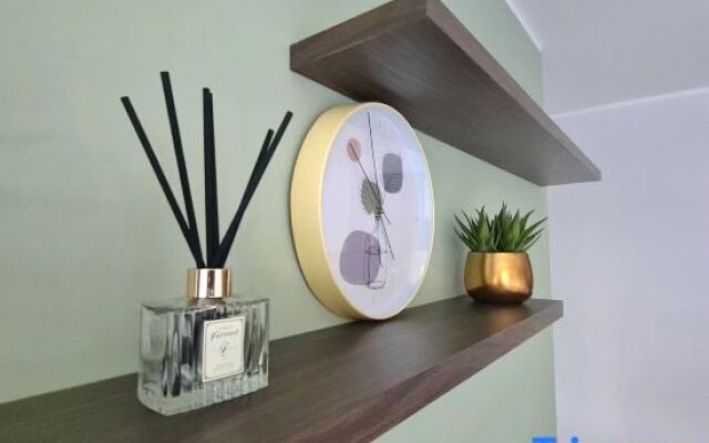 Modern 61m2 Apt, Ideally Located (200Mbps+ Wi-Fi)