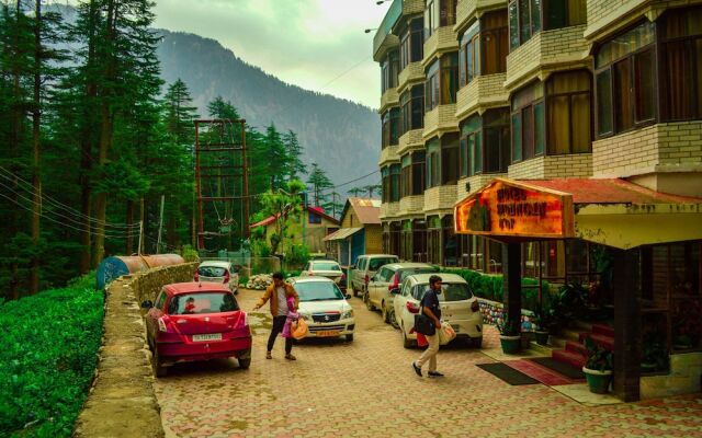 OYO 13836 Hotel Manu Vatika