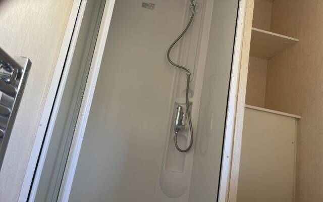 Captivating 2-bed Caravan in Clacton-on-sea
