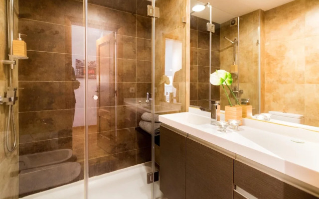 Chiad1 · Duque 53 Amazing Terrace · Netflix · AC