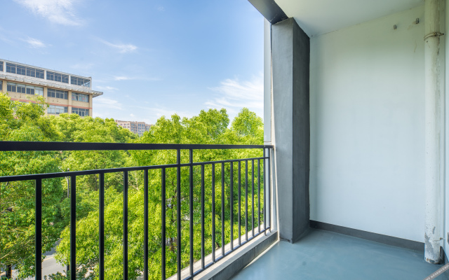 Hangzhou Wenquan Art Hotel (Zheda Forest Branch)