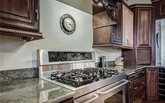 Alpine Village Lodge - Five Bedroom Cabin