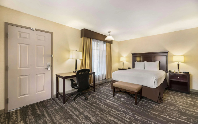 Best Western PLUS Frontier Motel