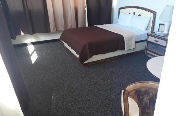 Hotel Corona Plaza