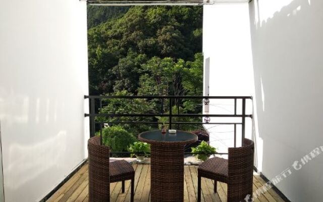 Yaoli Wolongtan Hotel