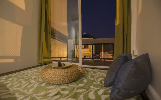 Chedi View Hostel & Rooftop Bar