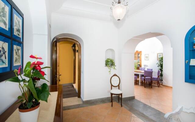 Peaceful Escape Above Amalfi Coast