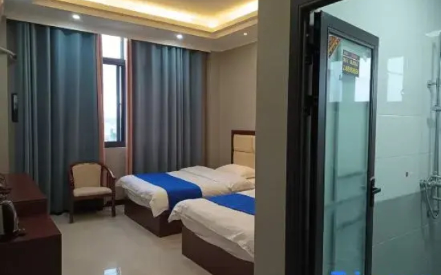 Luoping Zhijia Hotel