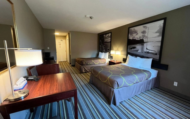 Jolly Roger Inn & Resort