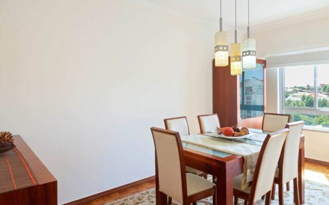 Lovely 2 Bedroom Duplex Apt w Terrace in Cascais