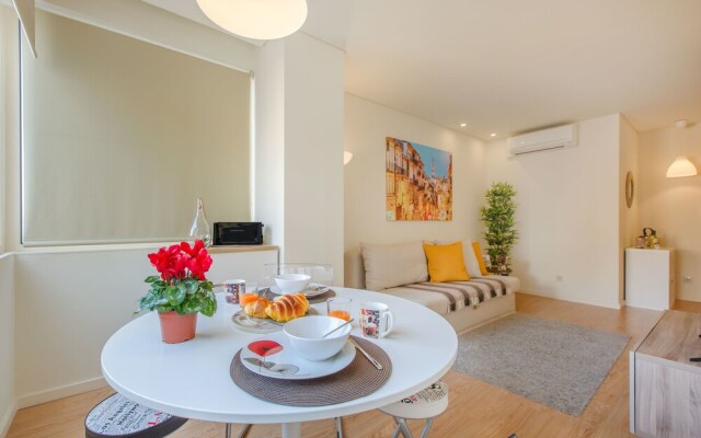 Charming Flat @ Trindade II