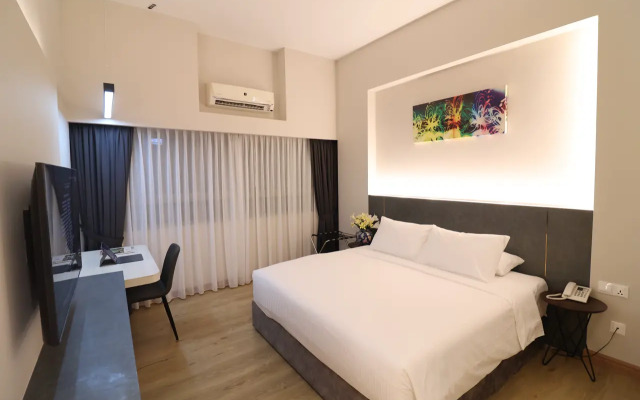 Crown Regency Serviced Suites